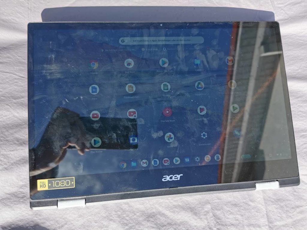 Acer Chromebook Spin Display-Test bei Nutzung im freien.